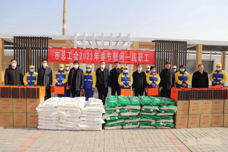 鄒城市人民政府工作動(dòng)態(tài) 市領(lǐng)導(dǎo)深入基層走訪慰問環(huán)衛(wèi)工人，推進(jìn)環(huán)境衛(wèi)生公共設(shè)施安裝服務(wù)